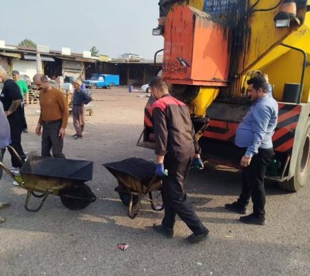 اجرای عملیات آسفالت‌ریزی ورودی پارکینگ رایگان میدان میوه و تره‌بار ولیعصر